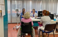 El equipo responsable de la nueva consulta post UCI está formado por una facultativa especialista en Medicina Intensiva y cinco enfermeras