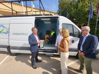 El consejero de Medio Ambiente, Universidades, Investigación y Mar Menor, Juan María Vázquez, junto con la alcaldesa de Jumilla, Severa González,...