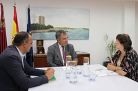 El consejero de Medio Ambiente, Universidades, Investigación y Mar Menor, Juan María Vázquez, mantiene una reunión con la directora general de Educación...