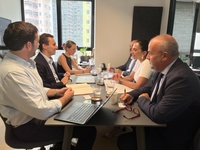 Imagen de la consejera Sara Rubira en la reunión que ha mantenido con David Romero, director general de la Cámara de Comercio de España en Hong Kong...