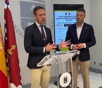 El consejero de Presidencia, Portavocía, Acción Exterior y Emergencias, Marcos Ortuño, interviene, junto con el alcalde de Caravaca de la Cruz, José Francisco García, en la presentación de las actuaciones previstas en el Plan de Obras y Servicios de la Comunidad en el municipio.