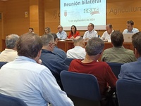Imagen de la consejera Sara rubira, junto al resto de su equipo directivo, en la reunión que han mantenido este viernes con miembros del Consejo ...