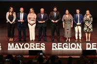El presidente de la Comunidad, Fernando López Miras, clausura el acto de entrega de los Premios 'Mayores Región de Murcia'
