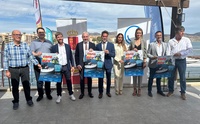El director general, Fran Sánchez, con el resto de autoridades y organizadores participantes en la presentación de las pruebas de motos náuticas.