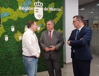 El consejero, Juan María Vázquez, junto al director de la Cátedra de Políticas Públicas de la Región de Murcia, Ismael Crespo y el Director de la...