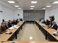 Imagen de la consejera Sara Rubira, junto al resto del equipo directivo de la Consejería, en la reunión que ha mantenido con la Comisión de Gobierno...