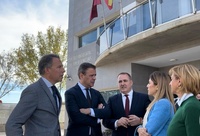 El consejero de Presidencia, Portavocía, Acción Exterior y Emergencias, Marcos Ortuño, el director general de Administración Local, Francisco Abril,...