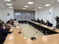Imagen de la reunión de la consejera Sara Rubira con la junta directiva de Apoexpa