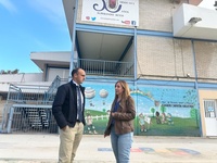 El director general de Centros Educativos e Infraestructuras, Luis Gómez, visitó ayer el centro, para comprobar el estado del colegio tras la finalización...