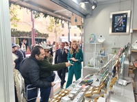 La consejera de Empresa, Empleo y Economía Social, en la inauguración de la Muestra de Artesanía de Navidad (I)