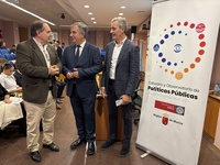El consejero de Medio Ambiente, Universidades, Investigación y Mar Menor, Juan María Vázquez (c), el director de la Cátedra  y Observatorio de Políticas...