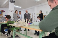 El consejero de Educación y Formación Profesional, Víctor Marín, visitó el aula abierta que se ha implantado por primera vez en el IES Emilio Pérez...