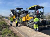 El director general de Carreteras, Francisco Carrillo, durante su visita a las obras de la carretera regional RM-D14, que discurre por el municipio...