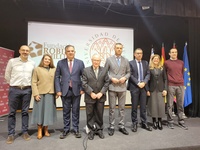 El consejero de Medio Ambiente, Universidades, Investigación y Mar Menor, Juan María Vázquez, junto al rector de la Universidad de Murcia, José Luján,...