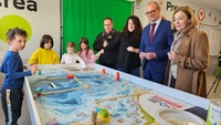 El consejero de Educación y Formación Profesional, Víctor Marín, visitó el CEIP Príncipe Felipe de Jumilla.