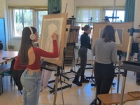 Alumnas de la Escuela de Diseño durante una clase.