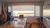 El consejero de Economía, Hacienda, Fondos Europeos y Transformación Digital, Luis Alberto Marín, y la directora del Icref, Ana López, durante el consejo de administración del Icref en el que se aprobó la ampliación de la línea Agro+