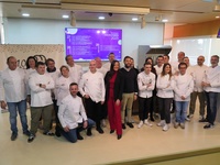 La consejera Carmen Conesa y el director del Instituto de Turismo, con representantes de la gastronomía regional en la presentación de Madrid Fus...