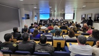 El consejero de Medio Ambiente, Universidades, Investigación y Mar Menor, Juan María Vázquez, junto al presidente de la Federación Regional de Empresarios...