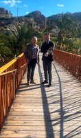 El consejero de Presidencia, Portavocía, Acción Exterior y Emergencias, Marcos Ortuño, junto con el alcalde, José Emilio Palazón, visitan la pasarela...