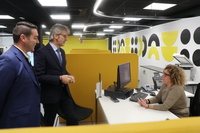 El consejero de Economía, Hacienda, Fondos Europeos y Transformación Digital, Luis Alberto Marín, y el alcalde de Las Torres de Cotillas, Pedro José...