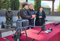 El consejero de Medio Ambiente, Universidades, Investigación y Mar Menor, Juan María Vázquez, habla con un agente medioambiental sobre las posibilidades...