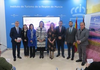 La consejera Carmen Conesa y el alcalde de Cieza, Tomás Rubio, con otras autoridades presentes en el acto.