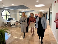 La consejera de Empresa, Empleo y Economía Social, Marisa López Aragón, junto con la alcaldesa de Cartagena, Noelia Arroyo, durante la inauguración...