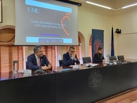 El consejero de Medio Ambiente, Universidades, Investigación y Mar Menor, Juan María Vázquez, junto al rector de la Universidad de Murcia, José Luján,...