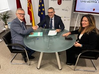 La Consejería de Salud, a través de la FFIS y la Universidad de Murcia, han firmado un convenio para instalar un cubo fit en Espinardo