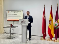 El director general de Medio Ambiente, Juan Antonio Mata, durante la  rueda de prensa para informar sobre el decreto que establece los niveles genéricos...