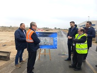 El director general de Carreteras acompañado del alcalde de Alguazas y parte de la corporación municipal visita las obras de mejora en la RM-531