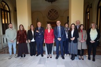 La consejera de Política Social, Familias e Igualdad, Conchita Ruiz, junto con el rector de la Universidad de Murcia, José Luján, durante la firma...