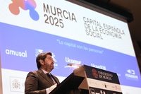 El presidente del Gobierno regional, Fernando López Miras, durante el acto de la inauguración de la Capitalidad de la Economía Social 2025.
