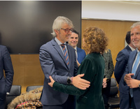 El consejero de Economía, Hacienda, Fondos Europeos uy Transformación Digital, Luis Alberto Marín, saluda a la ministra de Hacienda, María Jesús Montero.