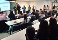 La consejera inaugura un curso de formación en el Instituto de Seguridad y Salud Laboral.
