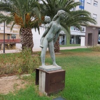 Una de las esculturas de Antonio Campillo que forman parte del conjunto protegido.