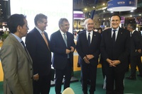 El consejero de Medio Ambiente, Universidades, Investigación y Mar Menor, Juan María Vázquez, junto al alcalde de Málaga, Francisco de la Torre y...