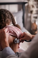 La Consejería de Salud apuesta por disminuir y mejorar la utilización de antibióticos en la población pediátrica.