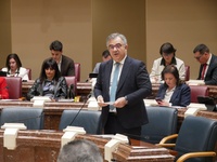 El consejero de Medio Ambiente, Universidades, Investigación y Mar Menor, Juan María Vázquez, en la Asamblea respondiendo a la pregunta sobre Zin...