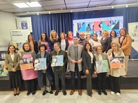 La directora general de Mujer y Prevención de la Violencia de Género, Ana Belén Martínez, y el alcalde de Caravaca de la Cruz, José Francisco García,...