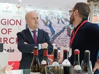 El secretario general de la Consejería de Agua Agricultura, Ganadería y Pesca, Francisco González Zapater, durante el encuentro con exportadores ...