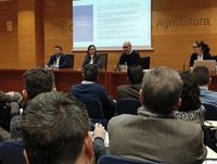 Imagen de la consejera Sara Rubira en la reunión con representantes del sector agrario tras la publicación de la Declaración Ambiental Estratégica...