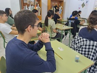Alumnos realizando una prueba de certificación de idiomas