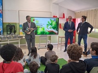 El consejero de Medio Ambiente, Universidades, Investigación y Mar Menor, Juan María Vázquez, y el consejero de Educación y Formación Profesional,...
