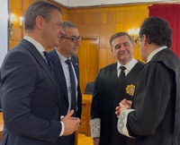 El consejero de Presidencia, Portavocía, Acción Exterior y Emergencias, Marcos Ortuño, momentos antes de iniciar el acto, junto con el presidente...