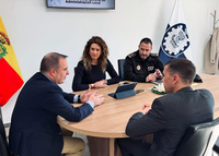 Reunión del director general de Administración Local, Francisco Abril, con la alcaldesa de Archena, Patricia Fernández, y responsables de seguridad...