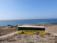 Imágenes del servicio de autobuses que la Consejería habilitó el año pasado para los visitantes del Parque Regional de Calblanque (1)