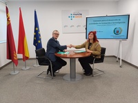 Firma de un convenio entre la Consejería de Salud y el Colegio de Enfermería para realizar actividades de formación e investigación