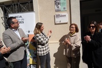 La consejera de Política Social, Conchita Ruiz, junto con el alcalde de Cieza, Tomás Antonio Rubio, y la homenajeada, Paquita Moya del Baño
